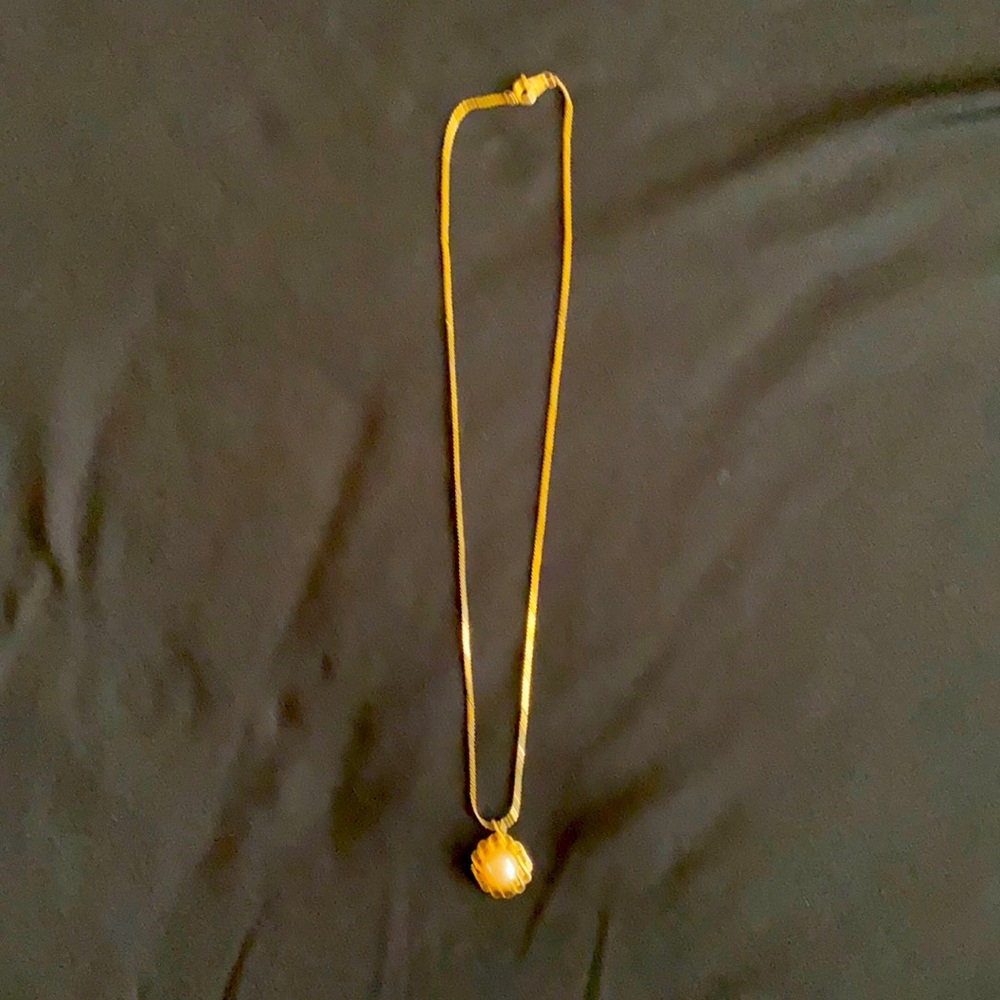 Faux pearl with gold tone statement necklace vintage very good condition